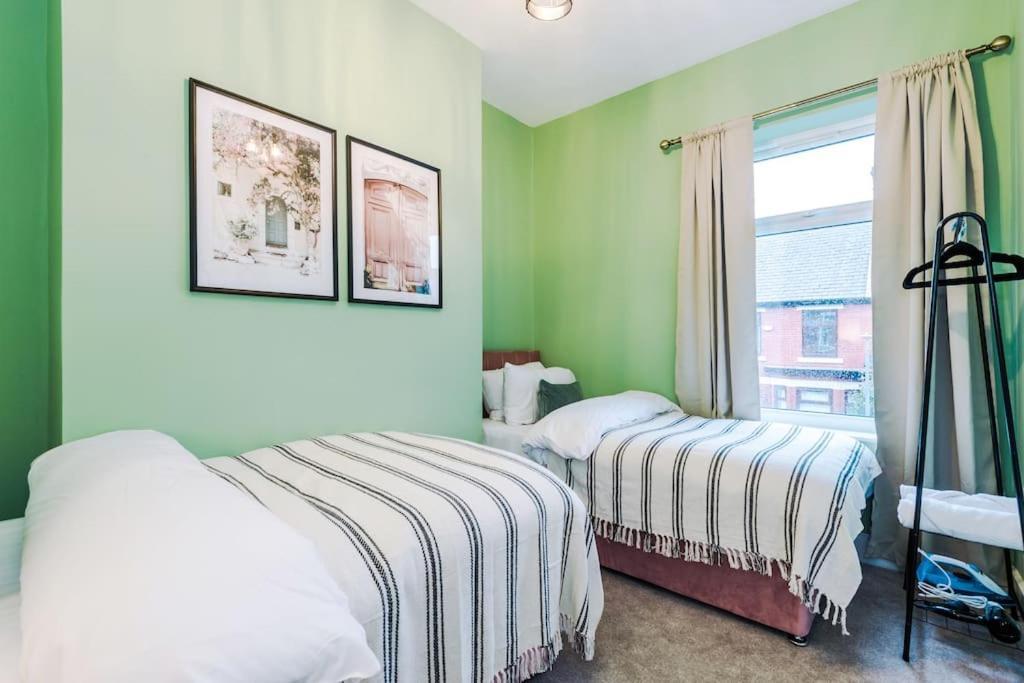 5 Bed Salford Sanctuary Retreat Villa Manchester Luaran gambar