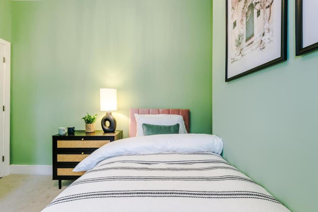 5 Bed Salford Sanctuary Retreat Villa Manchester Luaran gambar