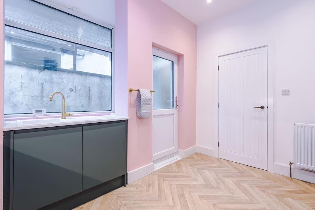 5 Bed Salford Sanctuary Retreat Villa Manchester Luaran gambar